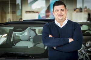 Gino Greco van Garage De Linde is tevreden over de glaswas en het groenonderhoud door Multi Masters Group