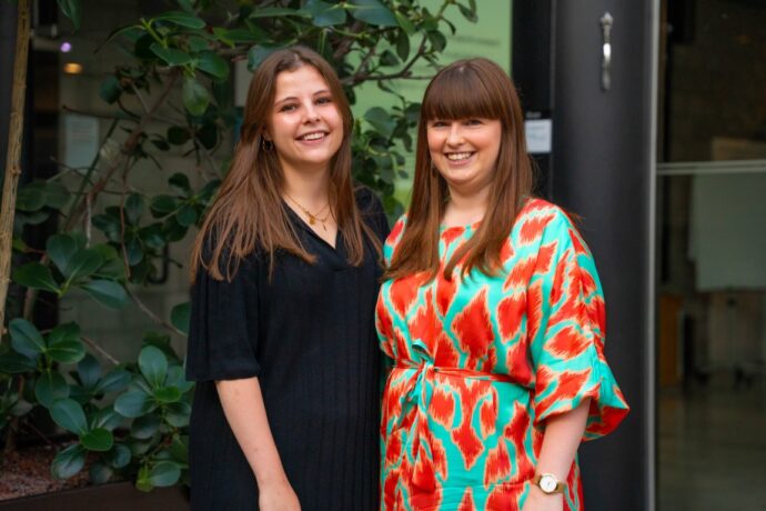 Zussen op de werkvloer - Britney en Sara - Multi Masters Group